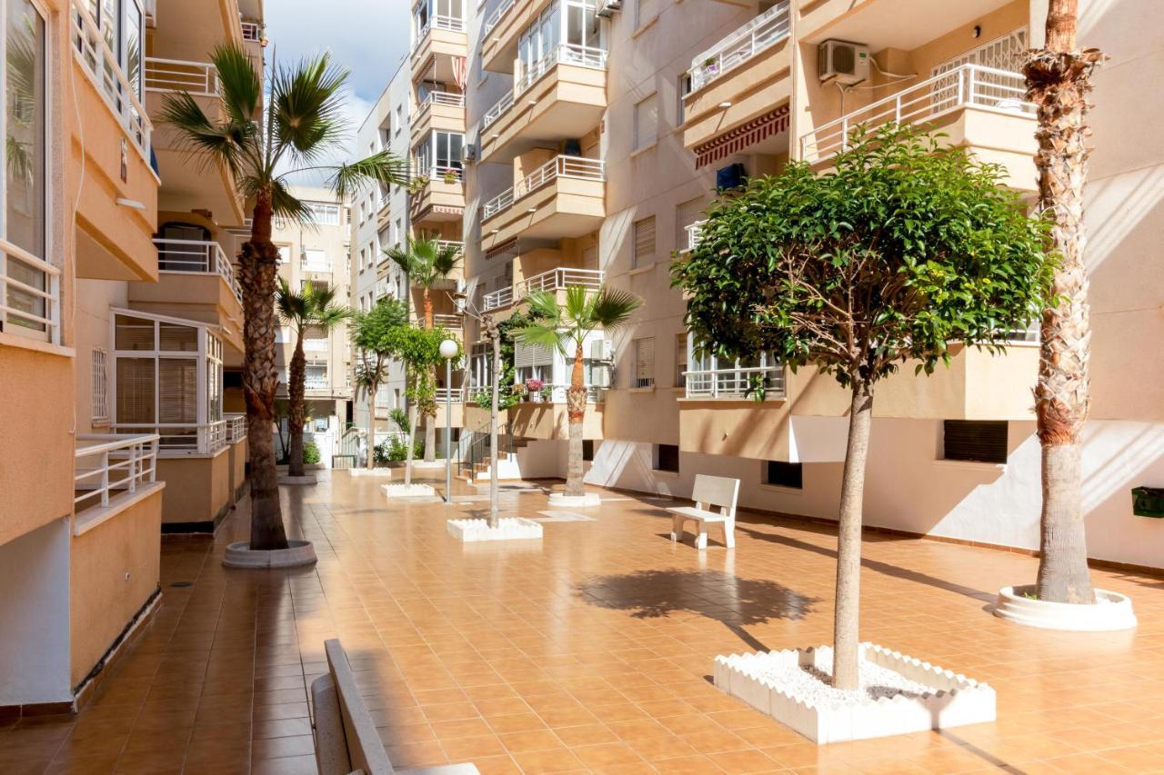 Апартаменты Piso En El Centro Торевьиа Экстерьер фото